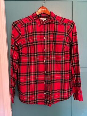 Croft & Barrow Women’s Red and Gold Plaid Button-Up Shirt Size Large